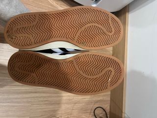 Adidas Campus Negras con Rayas Blancas