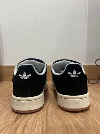 Adidas Campus Negras con Rayas Blancas