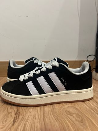 Adidas Campus Negras con Rayas Blancas