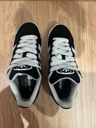 Adidas Campus Negras con Rayas Blancas