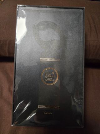 Perfume Lattafa Sehr Negro y Dorado