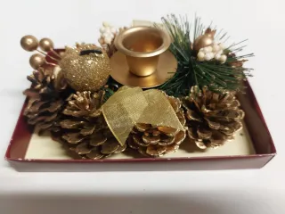 Centrotavola Natalizio Oro e Pigne