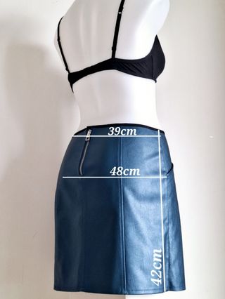 Falda Corta M/L Efecto Piel