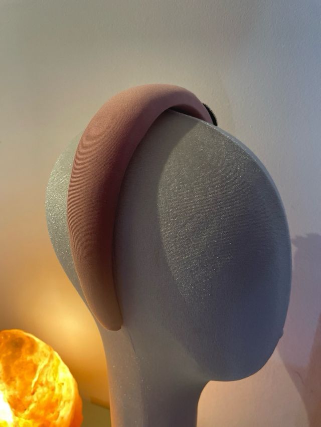 Diadema boda, invitada hecha a mano con pedrería