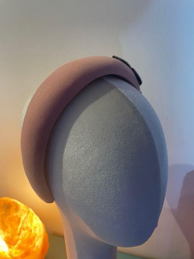 Diadema boda, invitada hecha a mano con pedrería