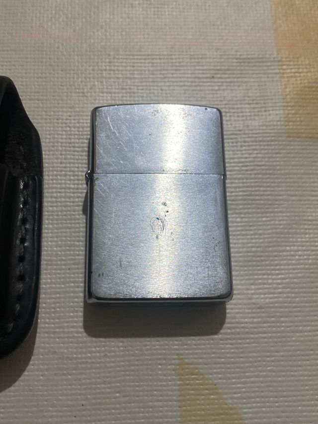 Mechero Zippo plateado