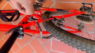 Bicicleta Montaña Decathlon 24 pulgadas Roja.