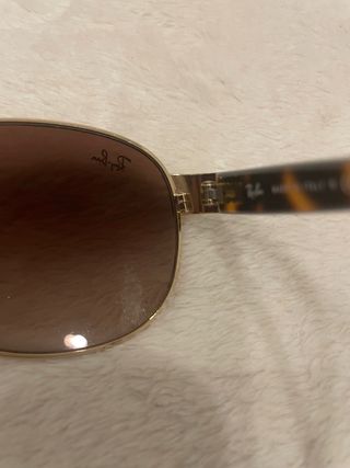 Gafas de sol Ray-Ban doradas y marrones