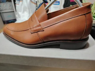 Zapatos de cuero marrones