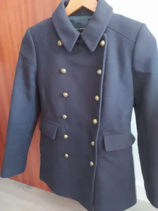 Abrigo corto Zara azul botones dorados
