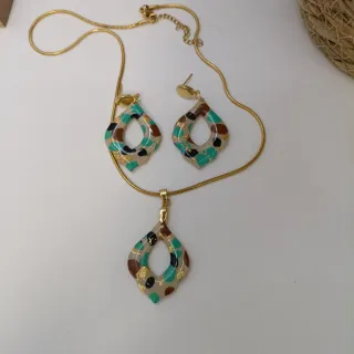 Conjunto Pendientes y Colgante Estampado