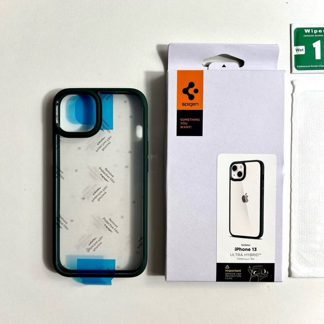 13 | Custodia Spigen + 2 Vetri Temperati | iPhone