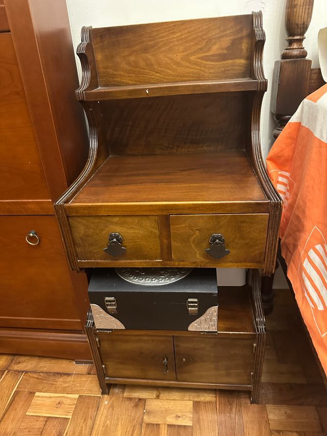 Mesita de noche de madera