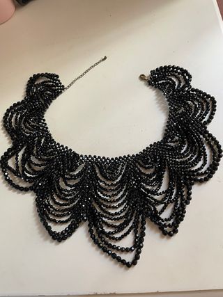 Collana girocollo con strass neri