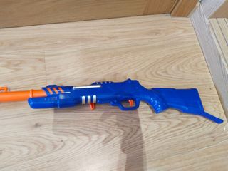 Pistola Nerf Azul y Naranja