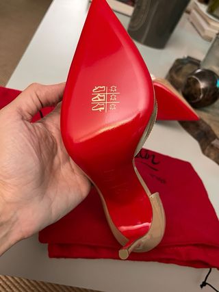 Zapatos Louboutin Irina charol nude sin usar