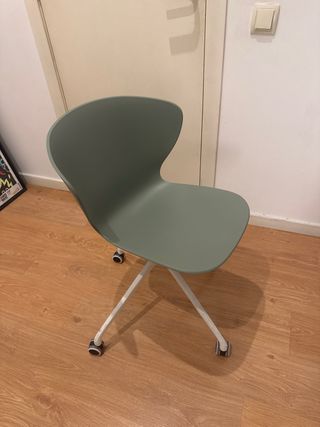 Silla de oficina con ruedas