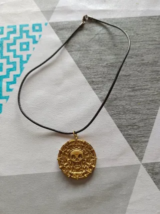 Colgante Moneda Piratas del Caribe Dorado