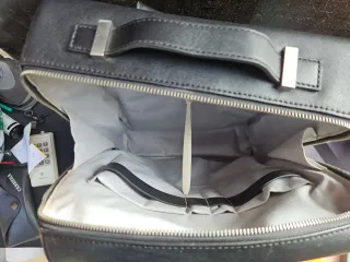 Mochila Negra con bolsillo frontal