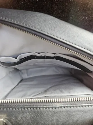 Mochila Negra con bolsillo frontal