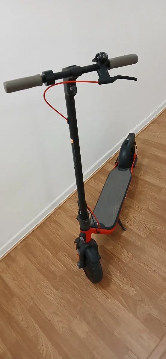 Patinete Eléctrico Ninebot Segway Rojo y cargador