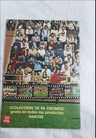 Álbum FUTBOL EN ACCIÓN Cromos 1982 Danone