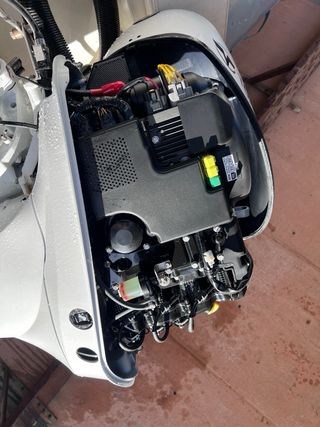 Barca neumática con motor Tohatsu y remolque