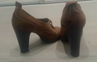 Botín piel tacón cordones marrón