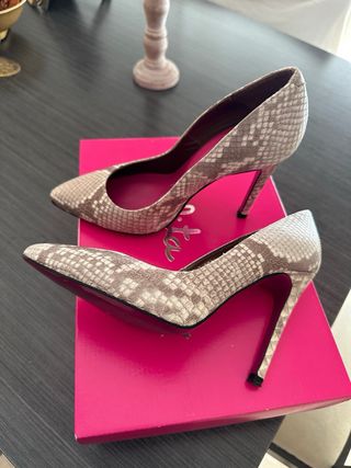 Stiletos de piel de la marca Lolita Blu T 36