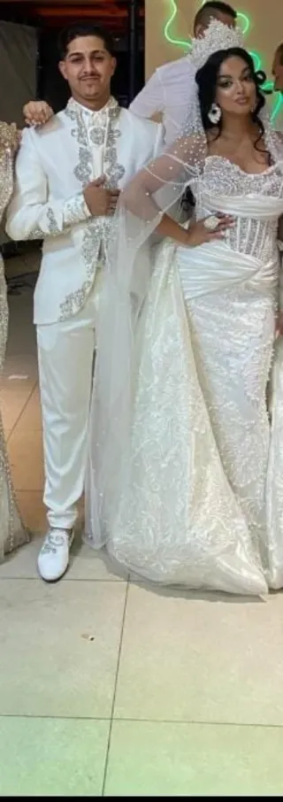 Traje de Novio Gitano Blanco y Dorado