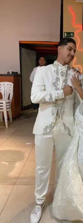 Traje de Novio Gitano Blanco y Dorado