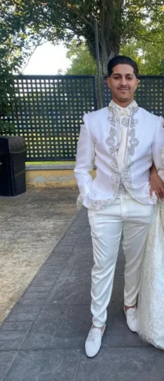 Traje de Novio Gitano Blanco y Dorado