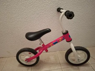 Bicicleta sin pedales rosa