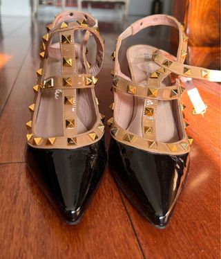 Lolita Blu tacones beige y negro tachuelas