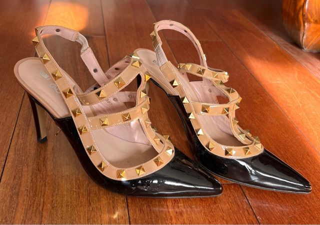 Lolita Blu tacones beige y negro tachuelas