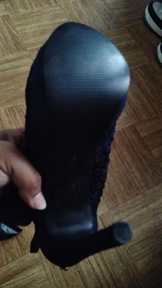 Tacones de encaje color azul marino oscuro