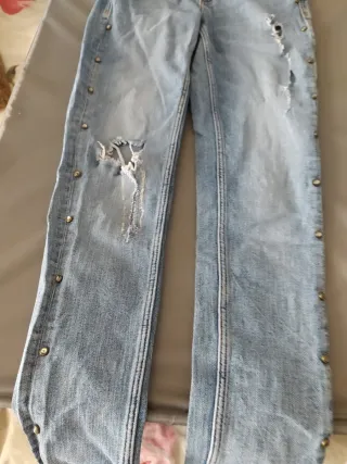 Pantalón vaquero Zara con rotos