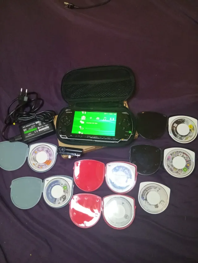 Sony PSP 3004 + Cámara y 8 Juegos UMD