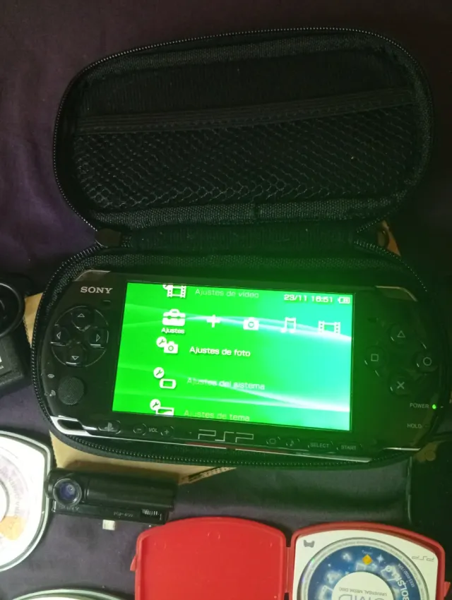 Sony PSP 3004 + Cámara y 8 Juegos UMD