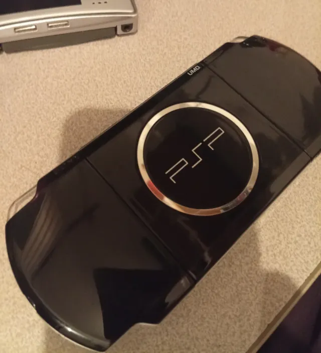 Sony PSP 3004 + Cámara y 8 Juegos UMD