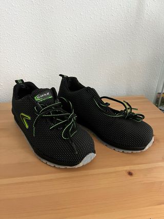 Zapatos de seguridad Cofra negros y verdes