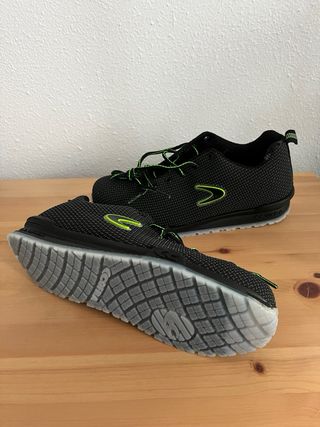 Zapatos de seguridad Cofra negros y verdes