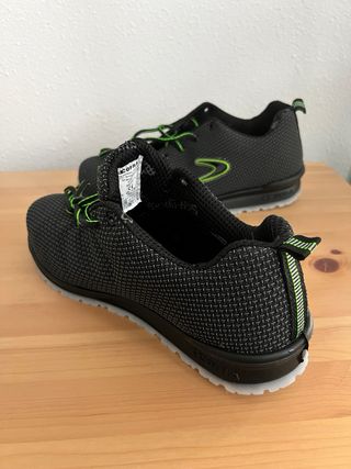 Zapatos de seguridad Cofra negros y verdes