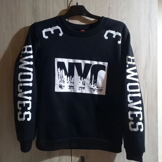 Sudadera Negra NYC B.Wolves