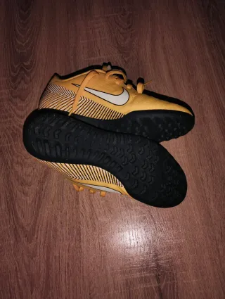 Zapatillas fútbol sala Nike niño amarillas