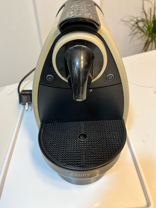Cafetera Nespresso Krups Beige