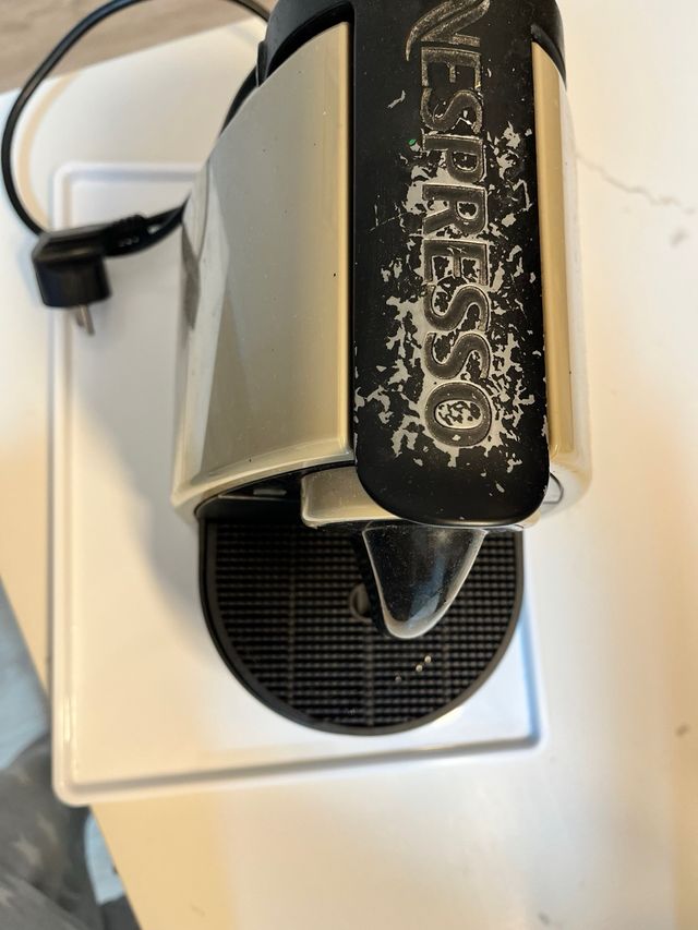 Cafetera Nespresso Krups Beige