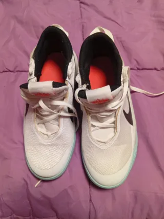 Zapatillas Nike Talla 37.5 Blancas y Turquesa