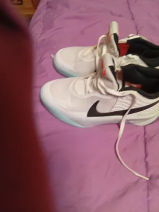 Zapatillas Nike Talla 37.5 Blancas y Turquesa