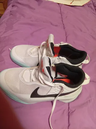 Zapatillas Nike Talla 37.5 Blancas y Turquesa